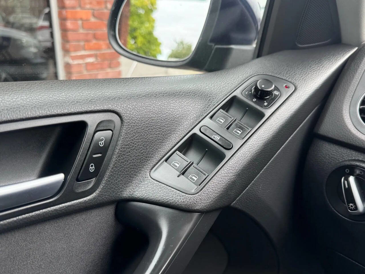 Used 2013 Volkswagen Tiguan S image 22