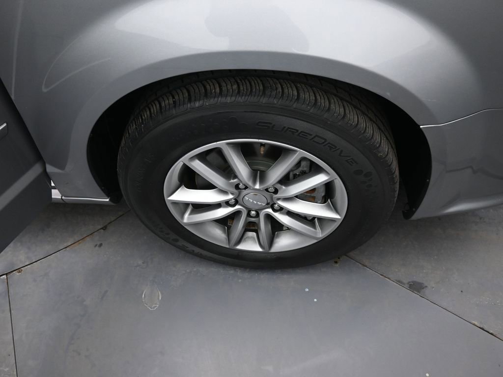 Used 2016 Dodge Grand Caravan SE image 36