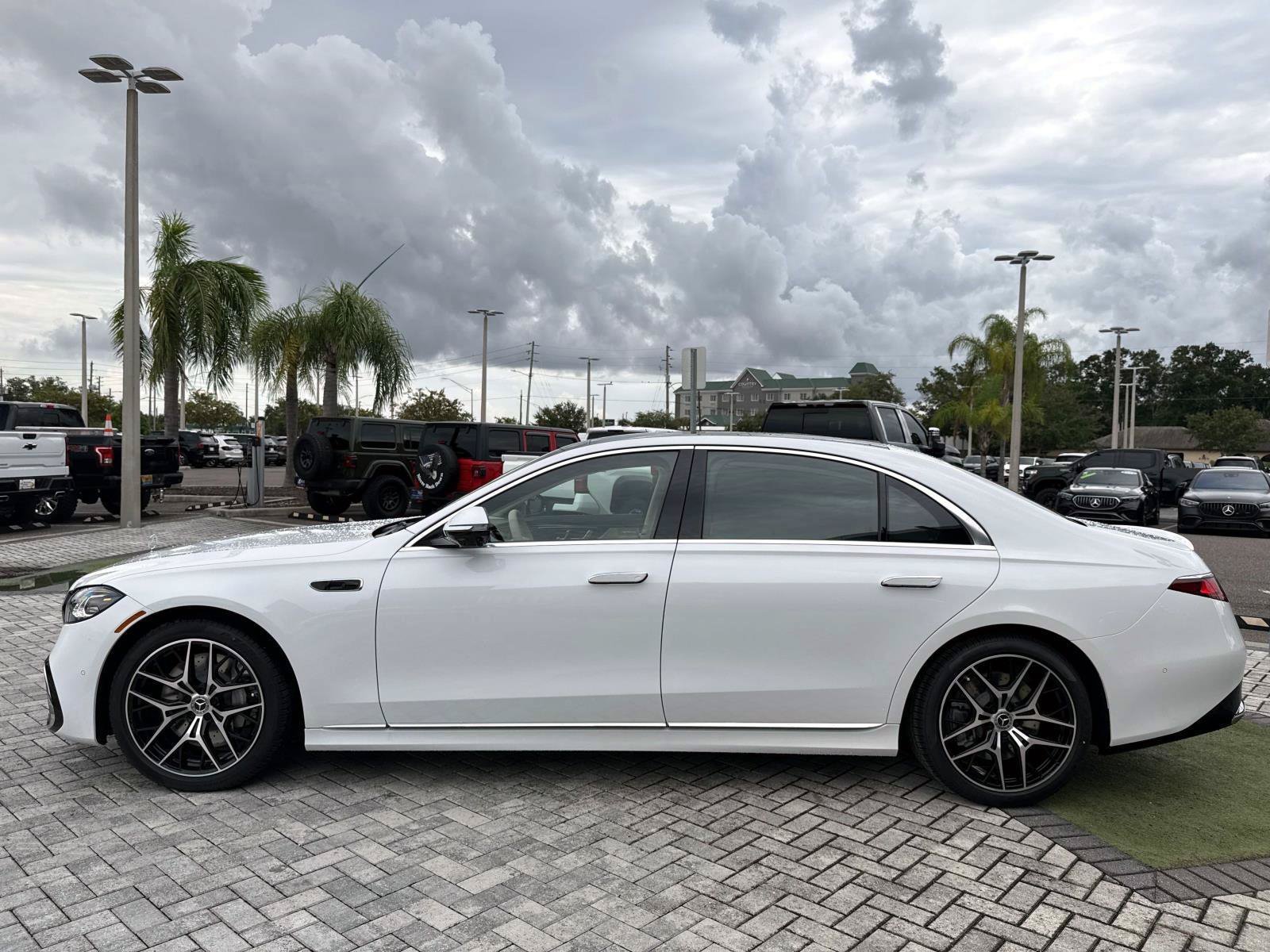 New 2027 Mercedes-Benz S 580 4MATIC Sedan image 3