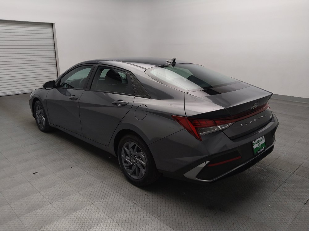 Used 2025 Hyundai Elantra Hybrid FWD image 5