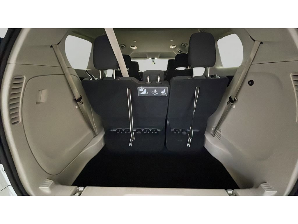 Used 2020 Chrysler Voyager LX FWD image 15