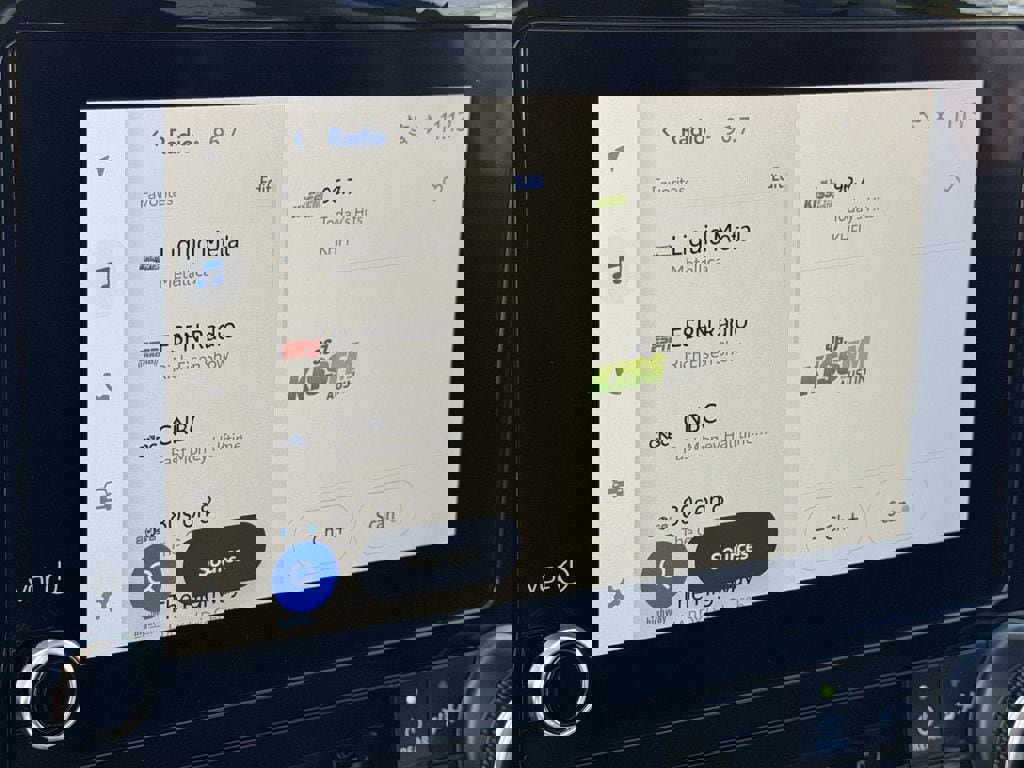 Used 2025 Toyota Highlander LE image 18