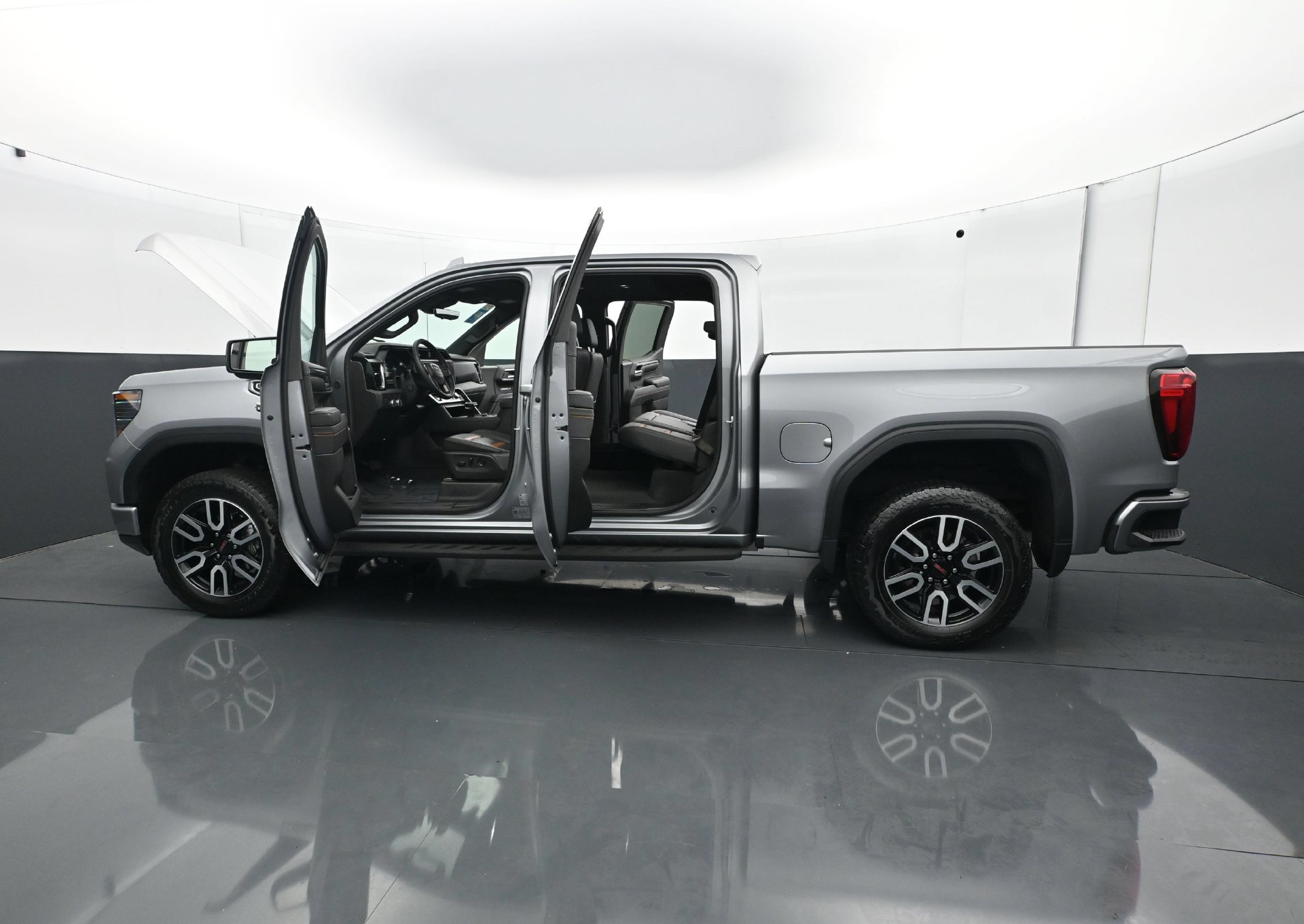 Used 2024 GMC Sierra 1500 AT4 w/ Technology Package AWD/4WD image 31