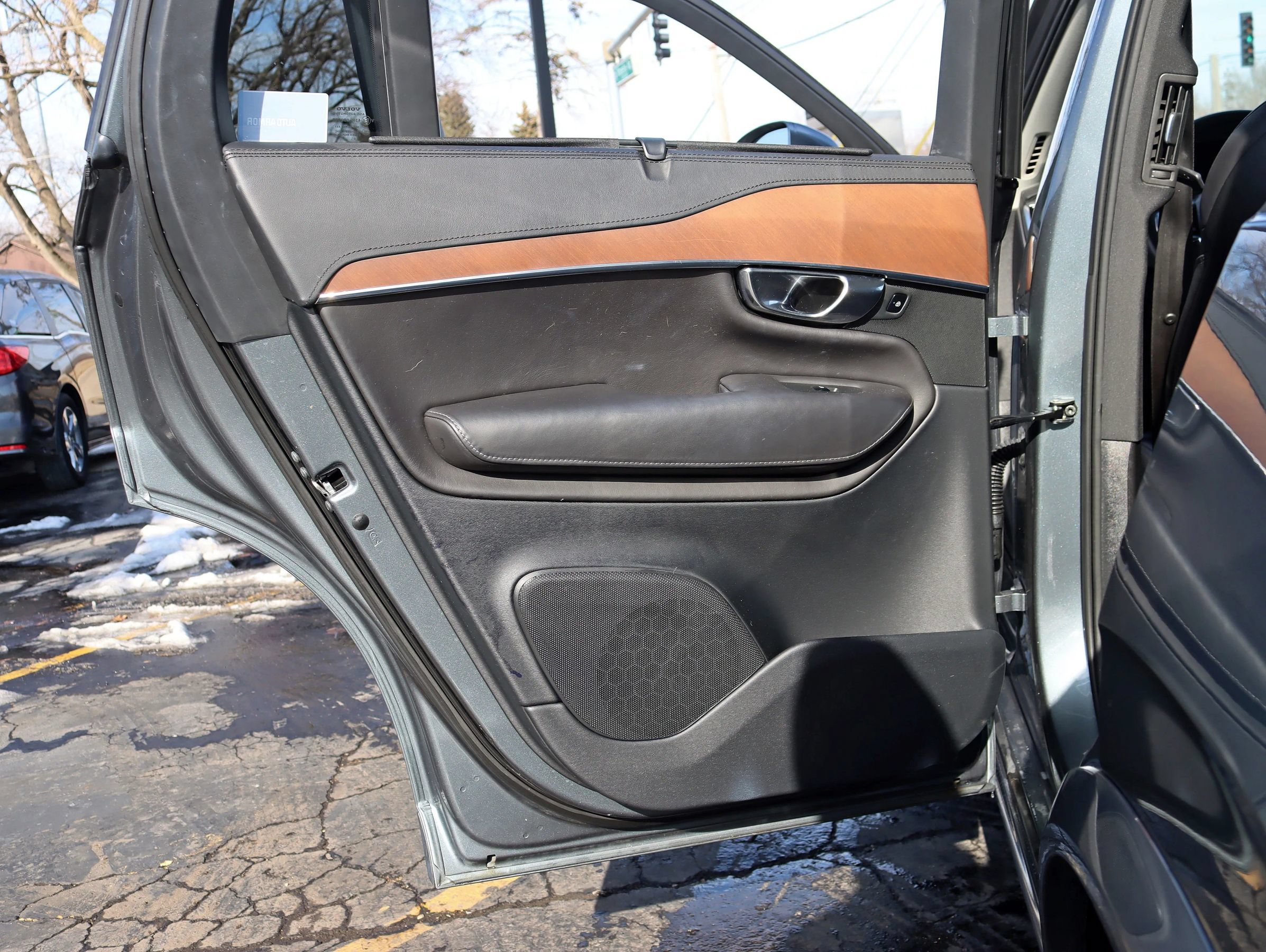 Used 2016 Volvo XC90 T8 Inscription w/ Protection Package Plus AWD/4WD image 35
