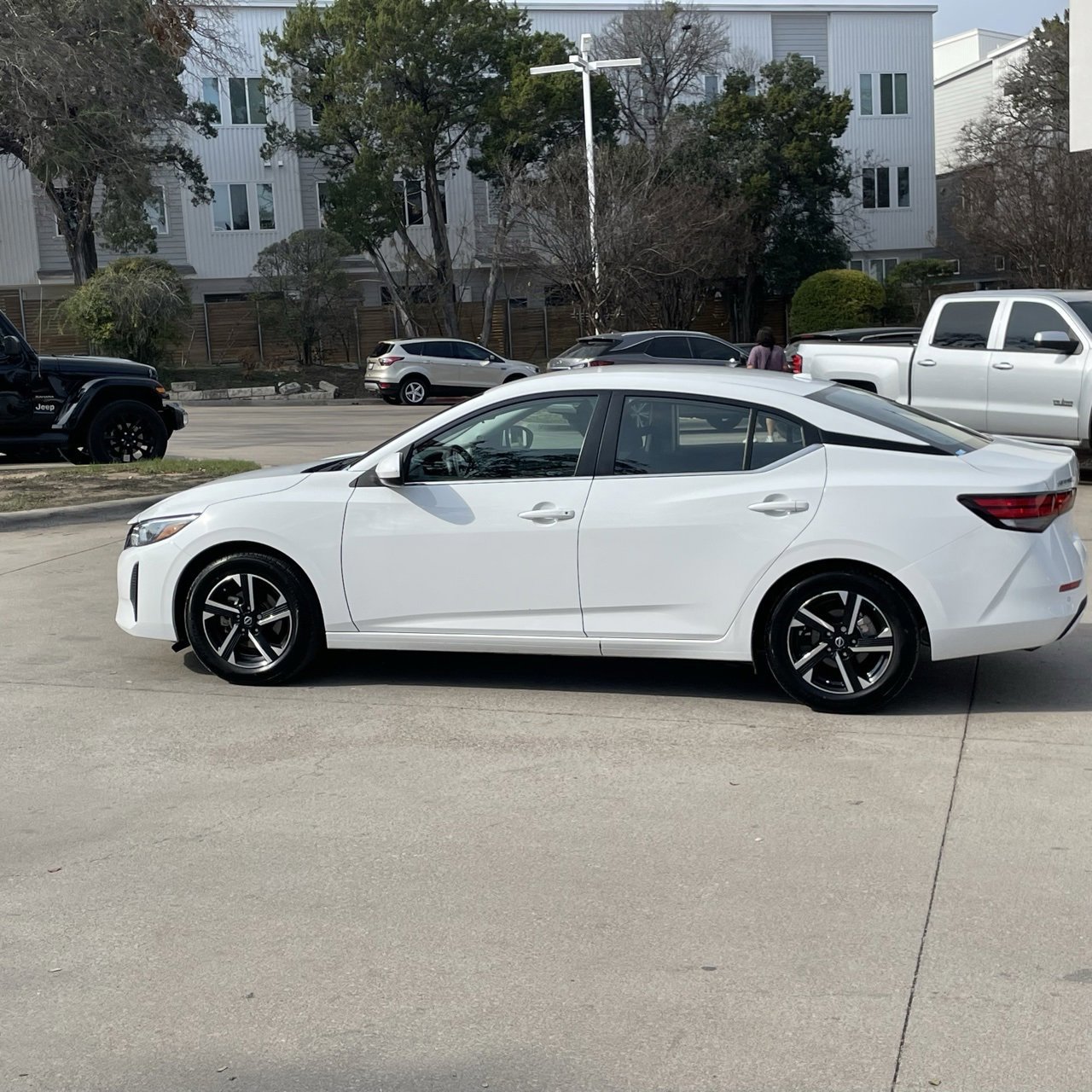 Used 2024 Nissan Sentra SV image 3