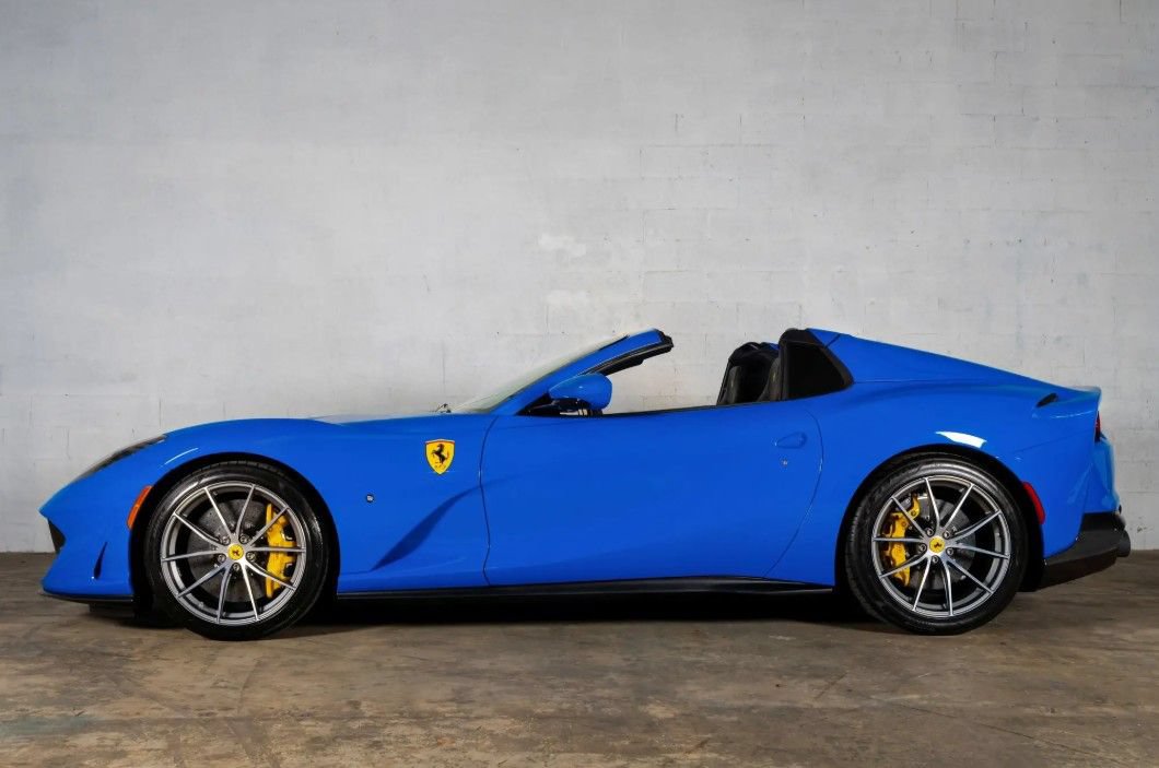 Used 2022 Ferrari 812 GTS RWD image 2
