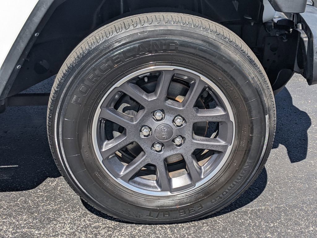 Used 2020 Jeep Gladiator Overland w/ LED Lighting Group image 11