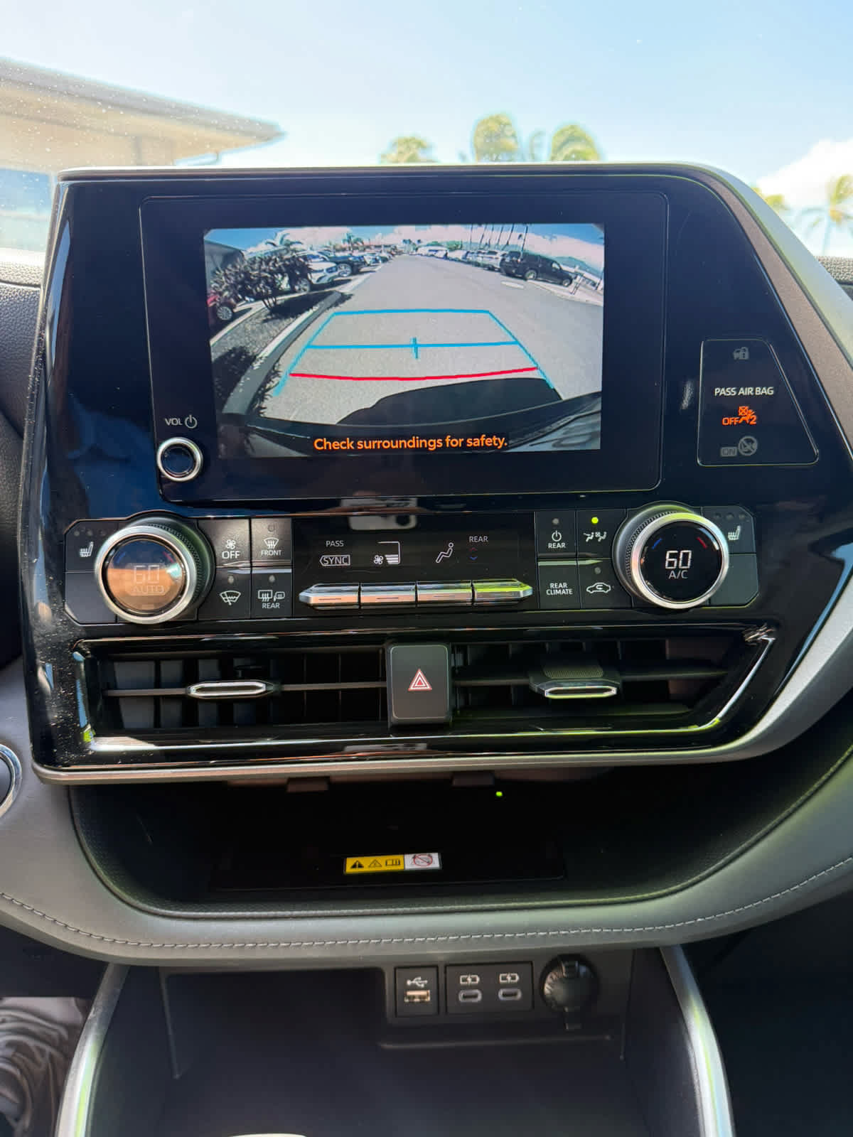 Used 2023 Toyota Highlander XLE FWD image 8