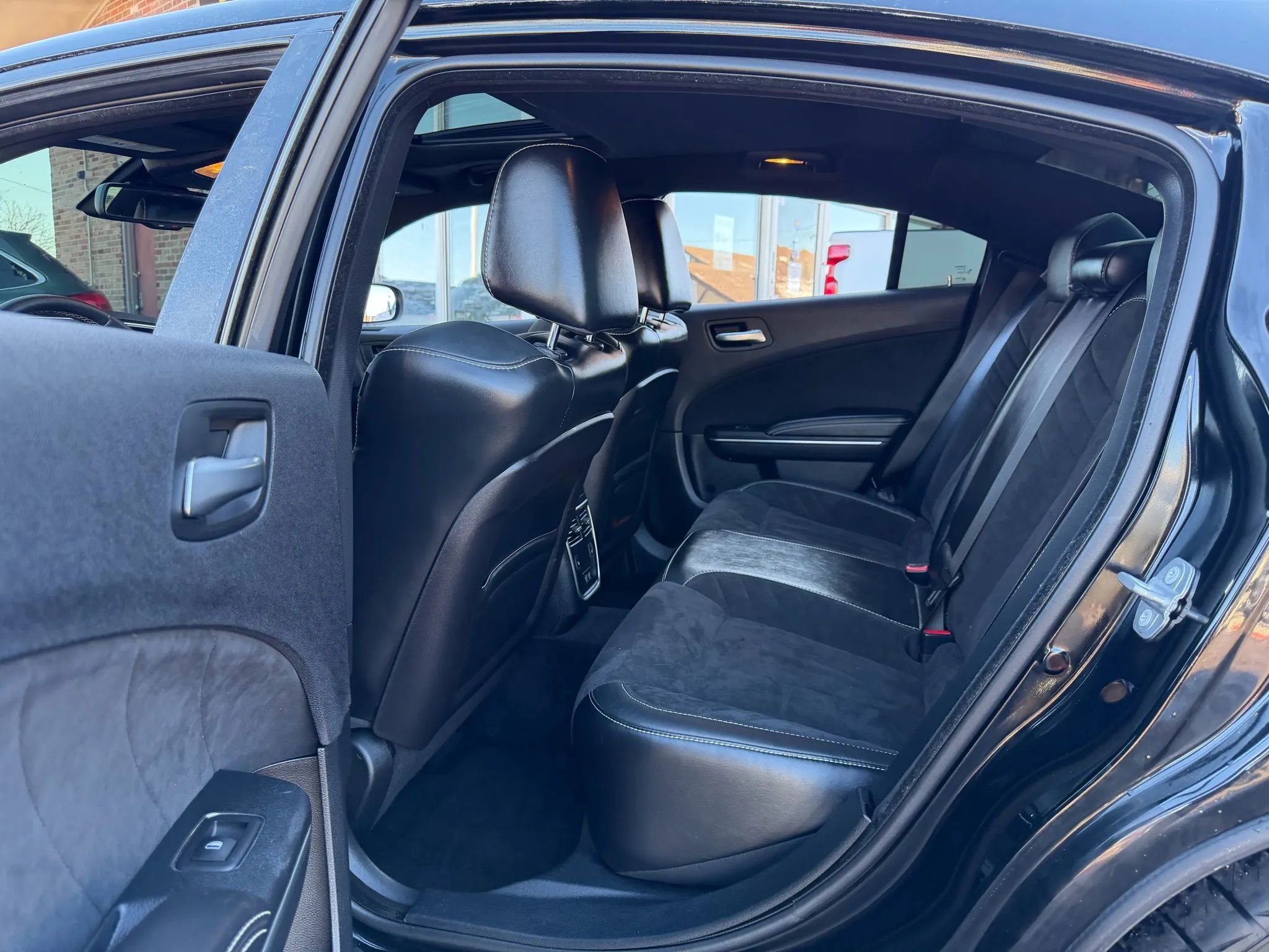 Used 2016 Dodge Charger SRT w/ Technology Group image 17