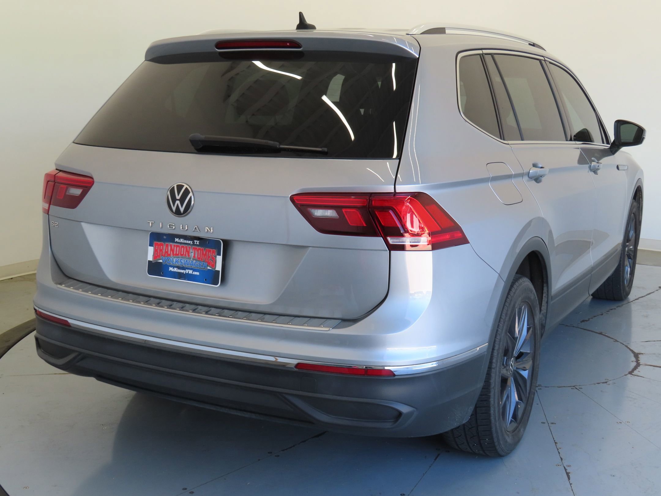 Used 2022 Volkswagen Tiguan SE image 4