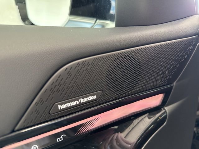 Used 2025 BMW i5 xDrive40 w/ Premium Package image 18