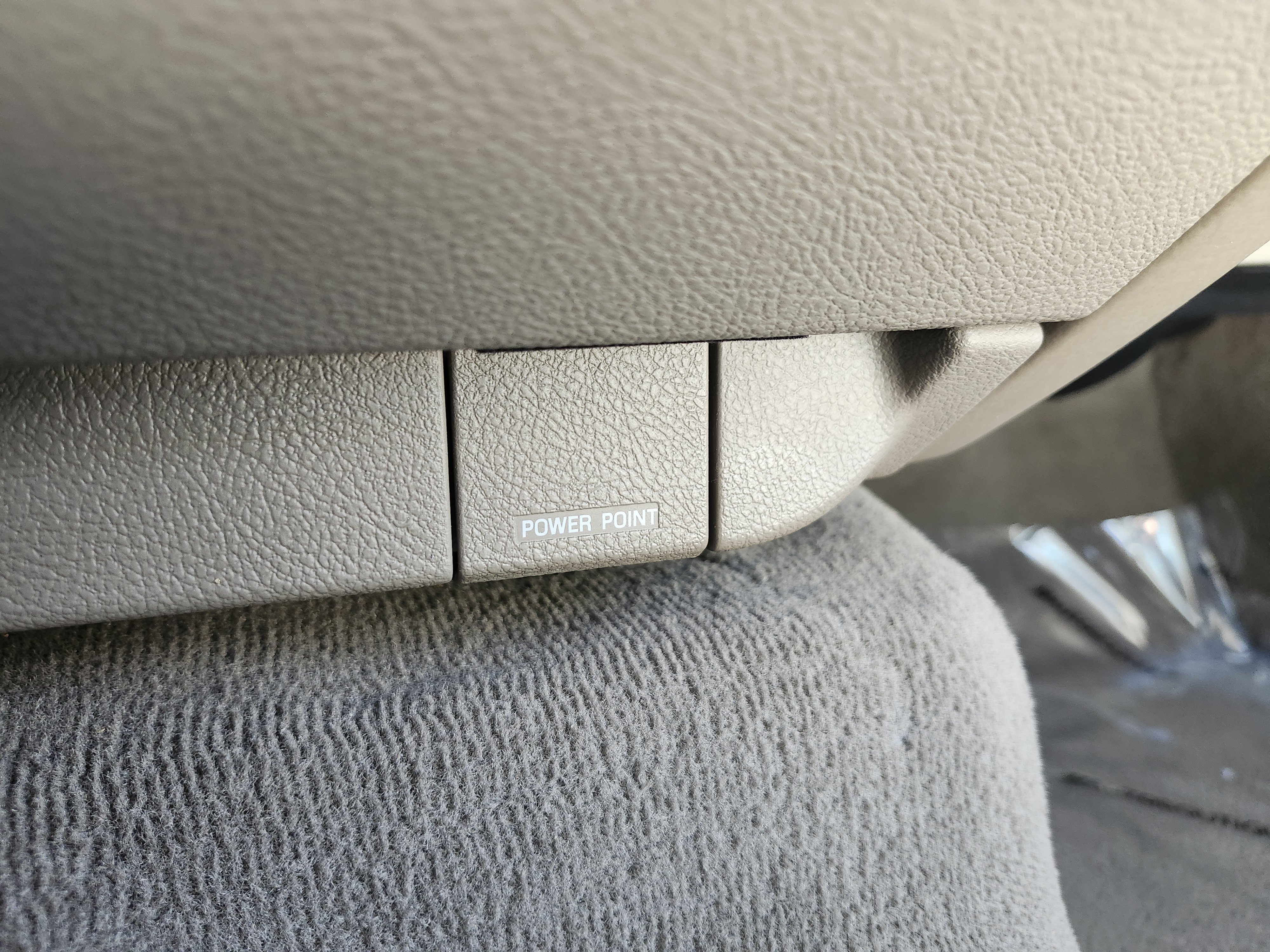 Used 2005 Lincoln Town Car Signature Limited RWD image 7