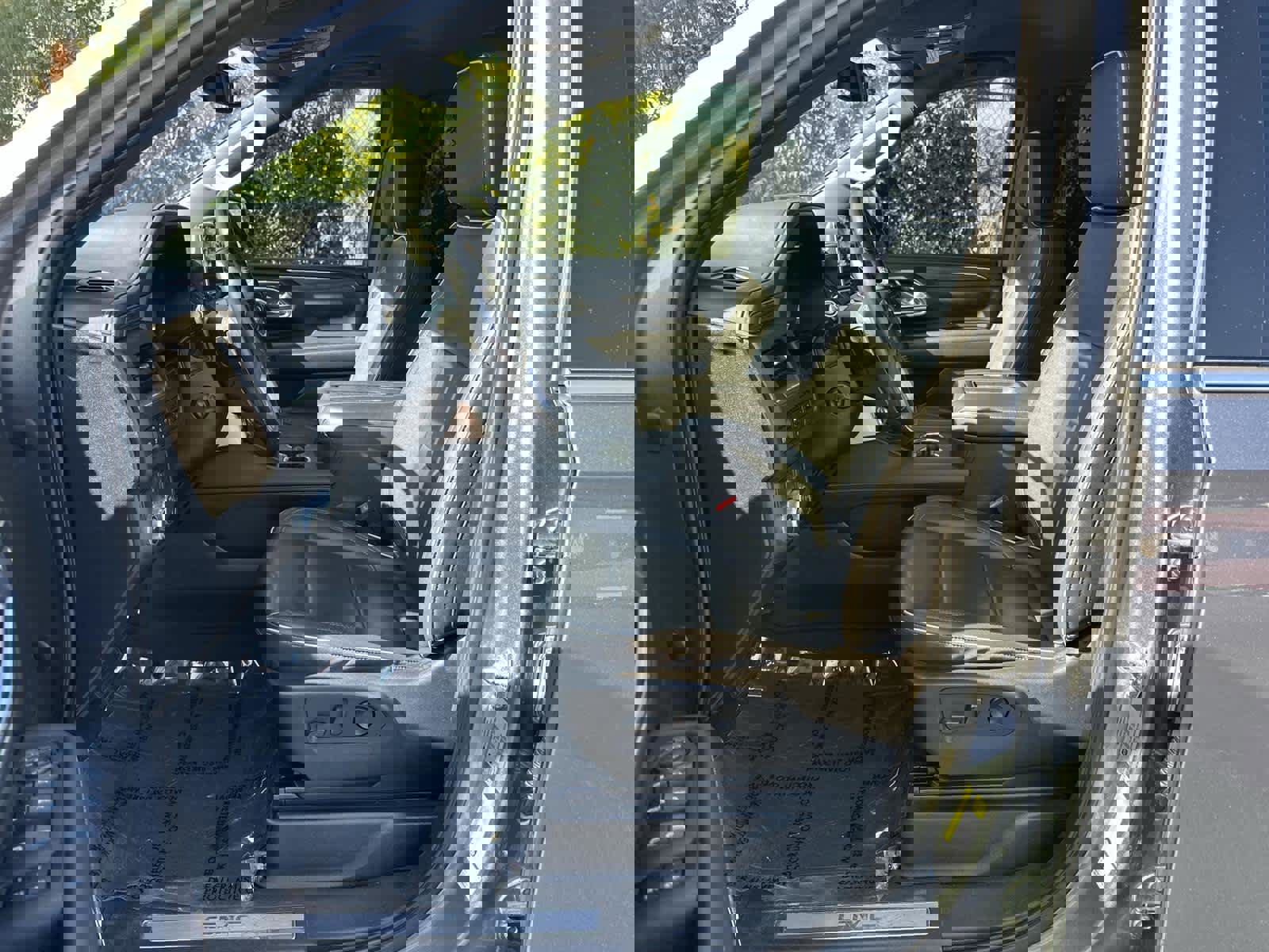 Used 2022 GMC Yukon XL SLT w/ SLT Luxury Package image 11