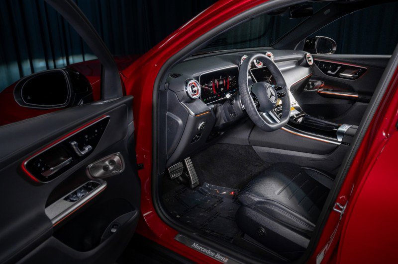 New 2025 Mercedes-Benz GLC 300 image 11