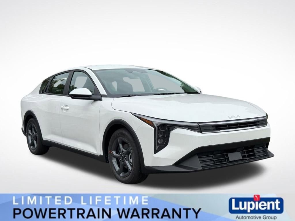 New 2025 Kia K4 LXS image 1
