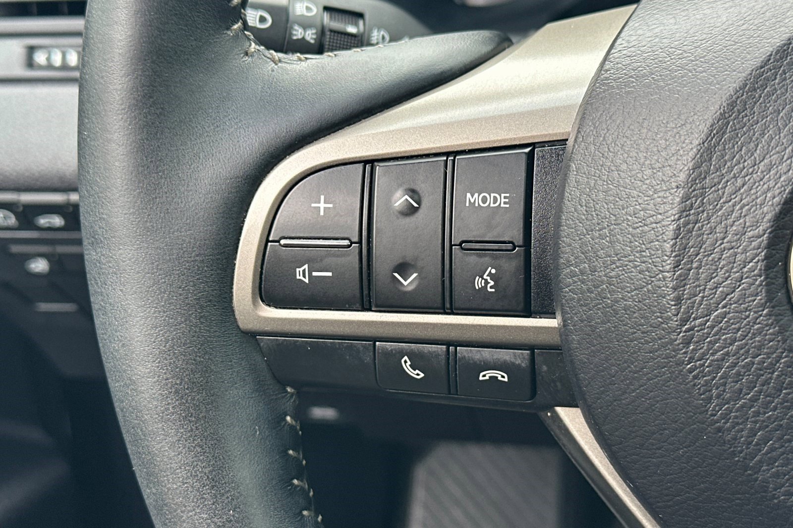 Used 2016 Lexus RX 450h AWD w/ Cold Weather Package image 31