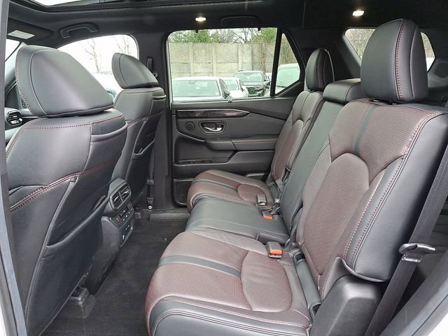 Certified 2025 Honda Pilot Black Edition image 10