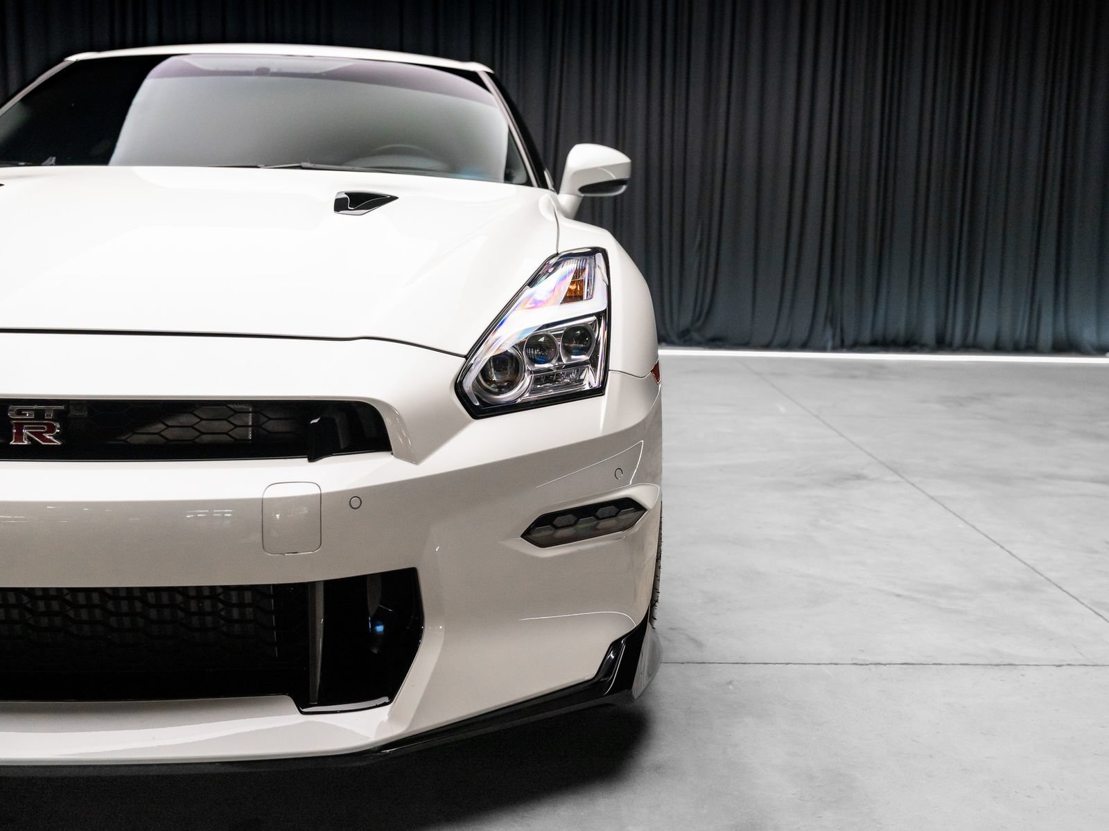 Used 2024 Nissan GT-R Premium w/ Premium Interior Package AWD/4WD image 25
