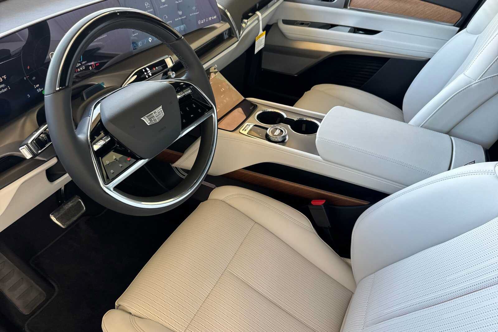 New 2027 Cadillac Vistiq Luxury w/ LPO, Floor Liner Package AWD/4WD image 10