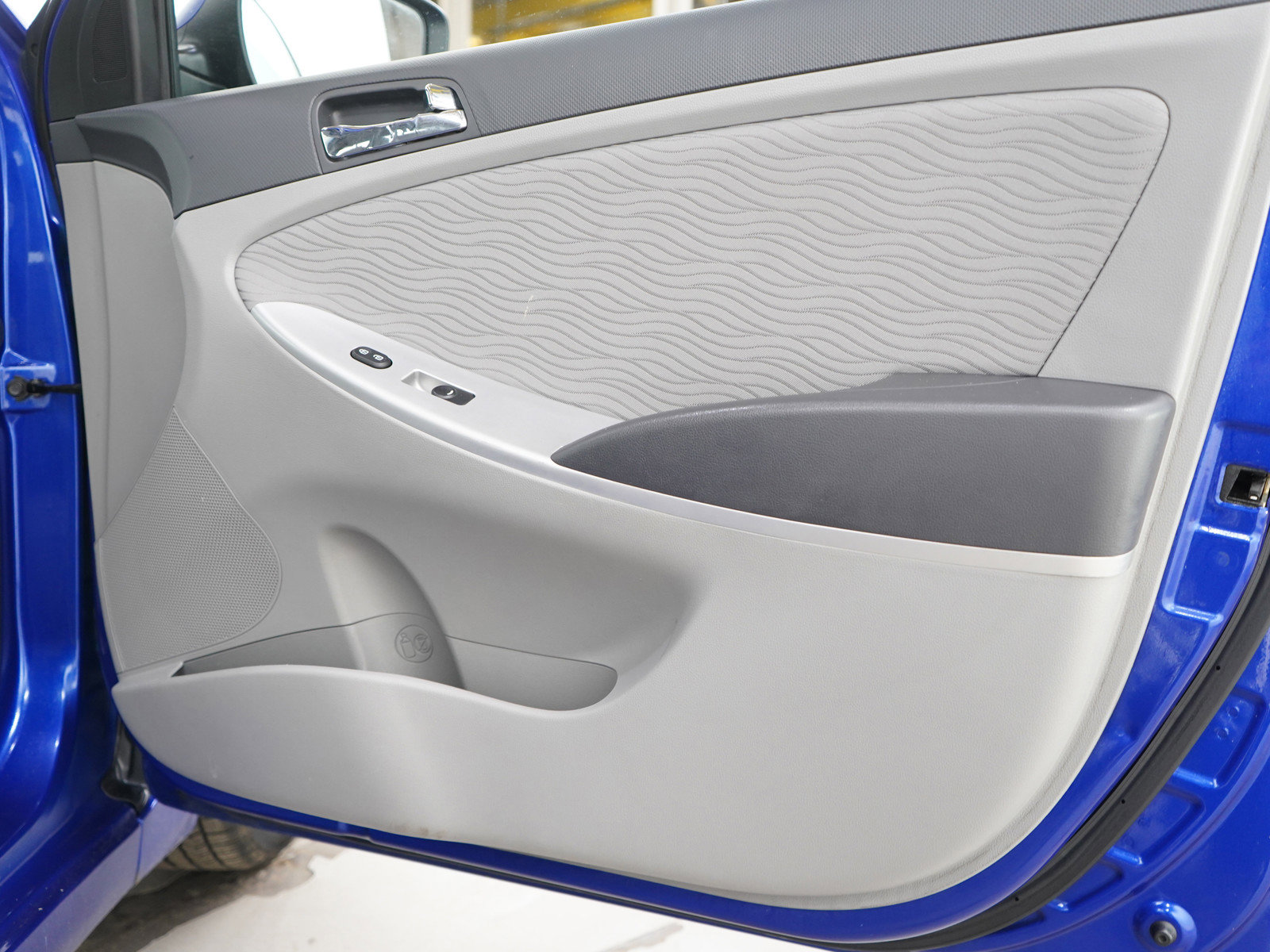 Used 2013 Hyundai Accent GLS w/ Premium Pkg FWD image 9