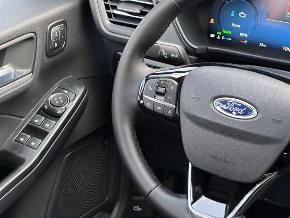 New 2025 Ford Escape SE w/ PHEV Premium Package FWD image 20
