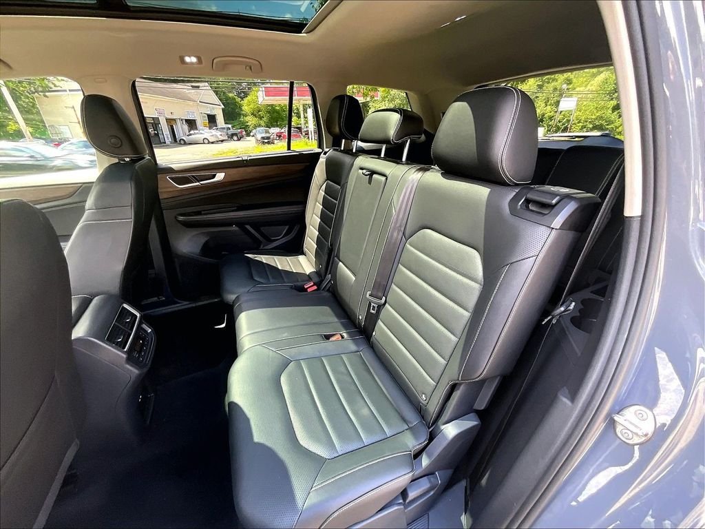 Used 2025 Volkswagen Atlas SEL AWD/4WD image 15