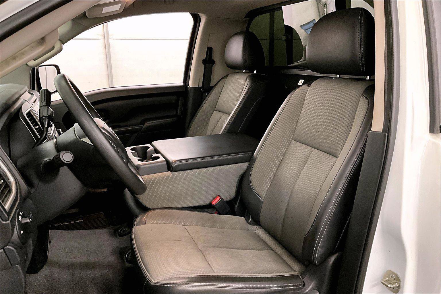 Used 2017 Nissan Titan S image 24