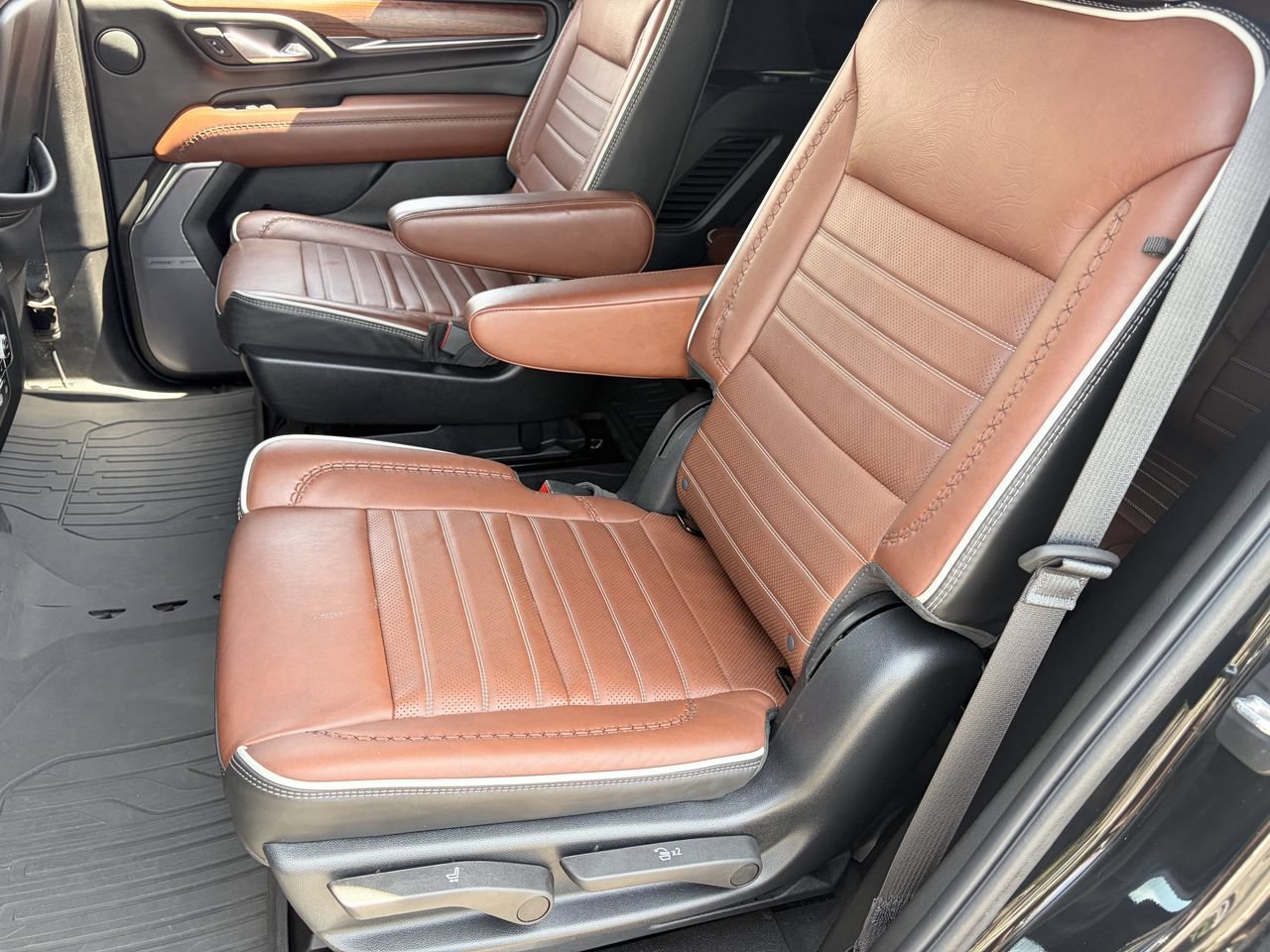 Used 2024 GMC Yukon Denali Ultimate AWD/4WD image 17