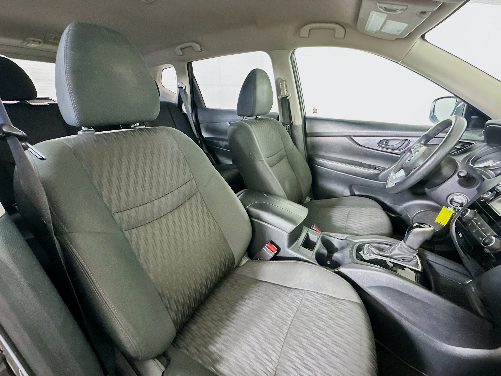 Used 2020 Nissan Rogue S FWD image 29