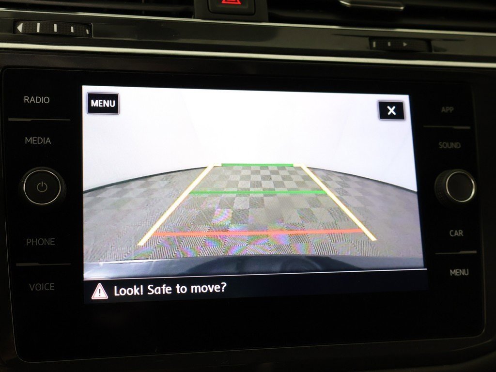 Used 2020 Volkswagen Tiguan SE image 45