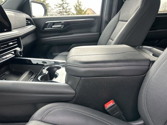 Used 2025 Chevrolet Suburban Z71 AWD/4WD image 46