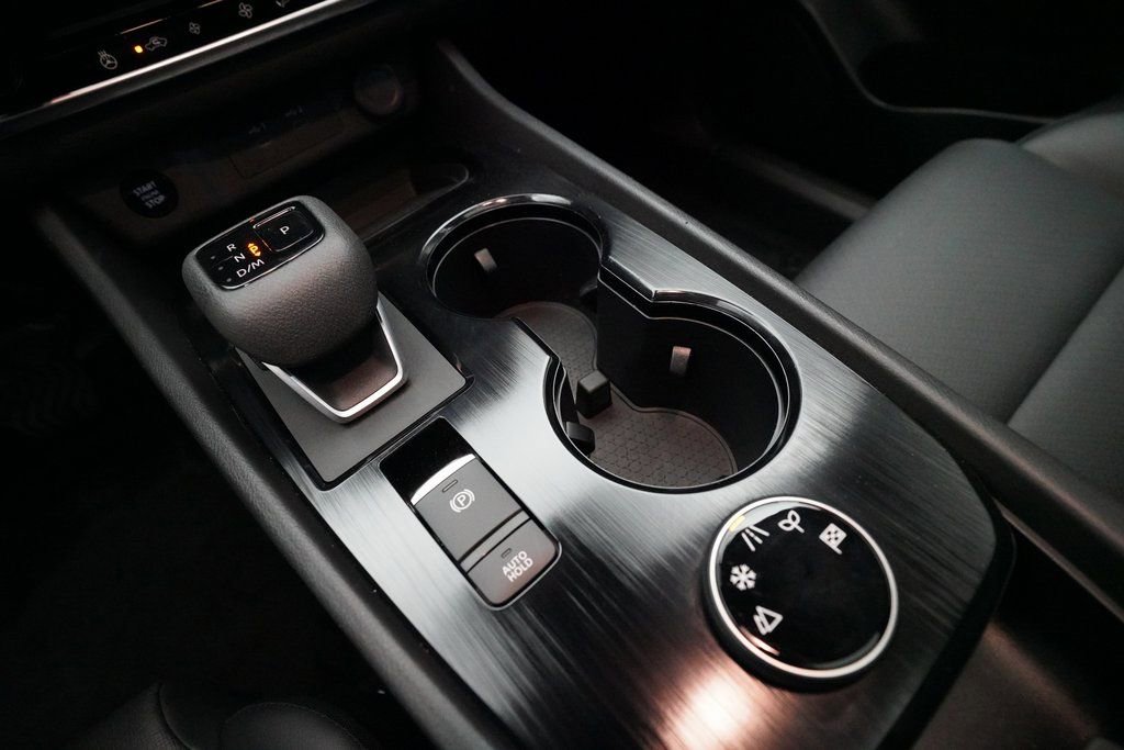 Used 2025 Nissan Rogue SV w/ SV Premium Package image 17