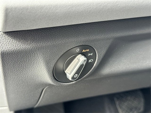 New 2025 Volkswagen Jetta SE image 36