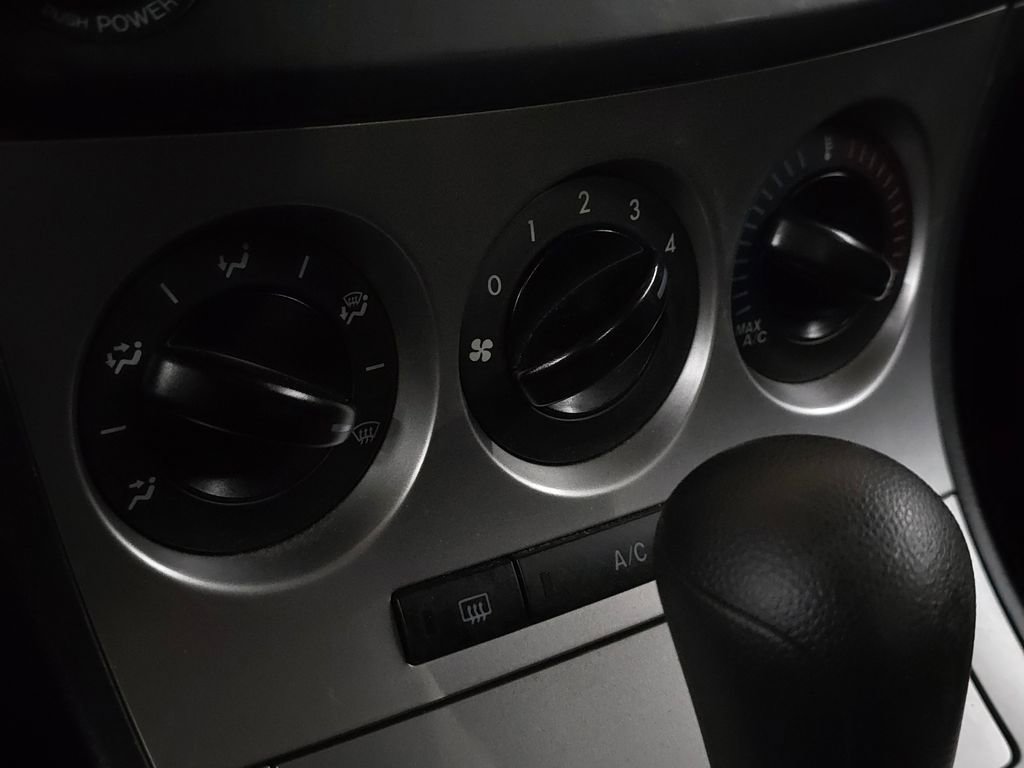 Used 2010 MAZDA MAZDA3 i Touring image 27