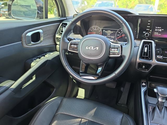 Used 2023 Kia Sorento EX w/ Panoramic Sunroof Package FWD image 9