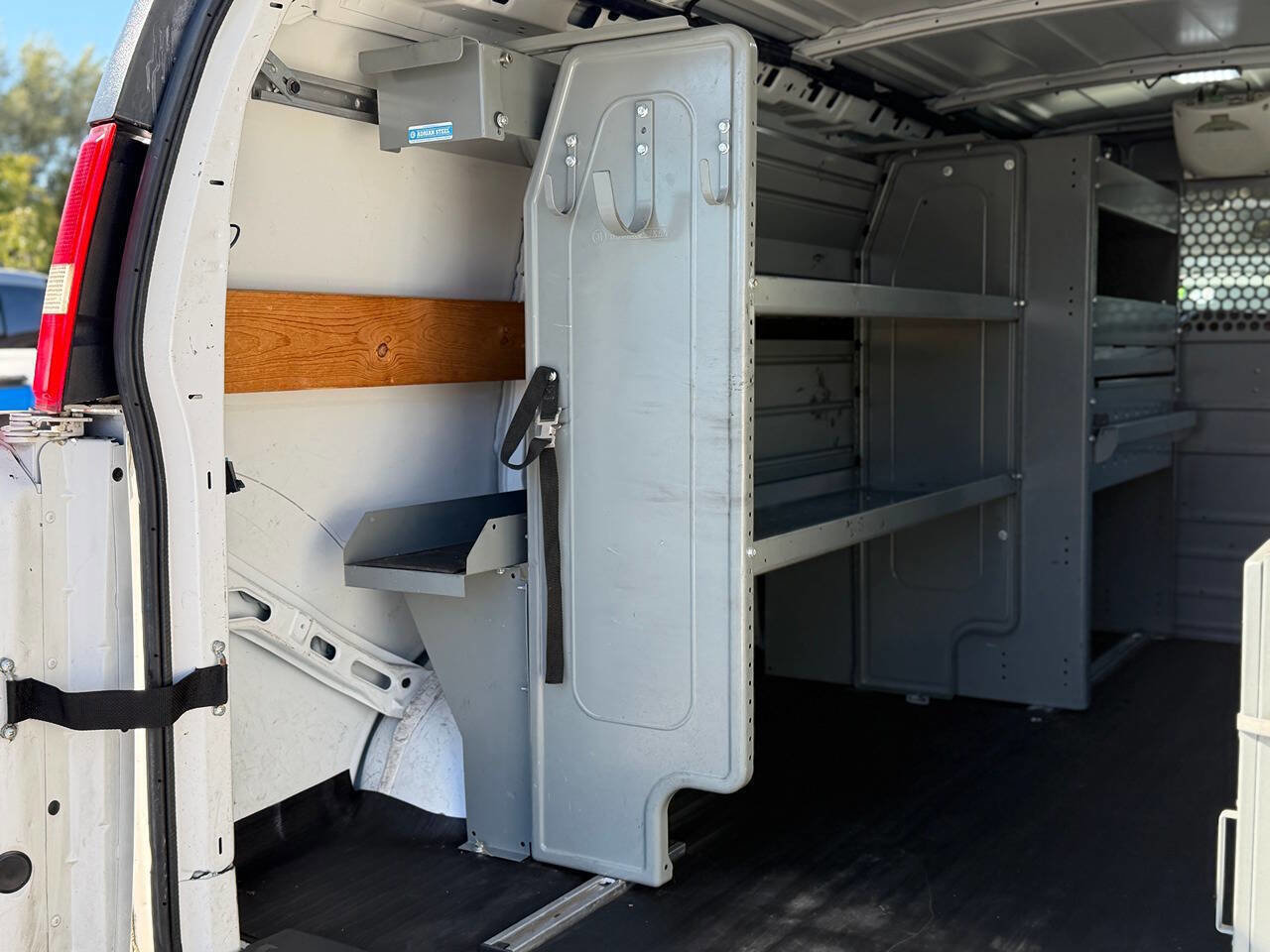 Used 2014 Chevrolet Express 2500 image 41