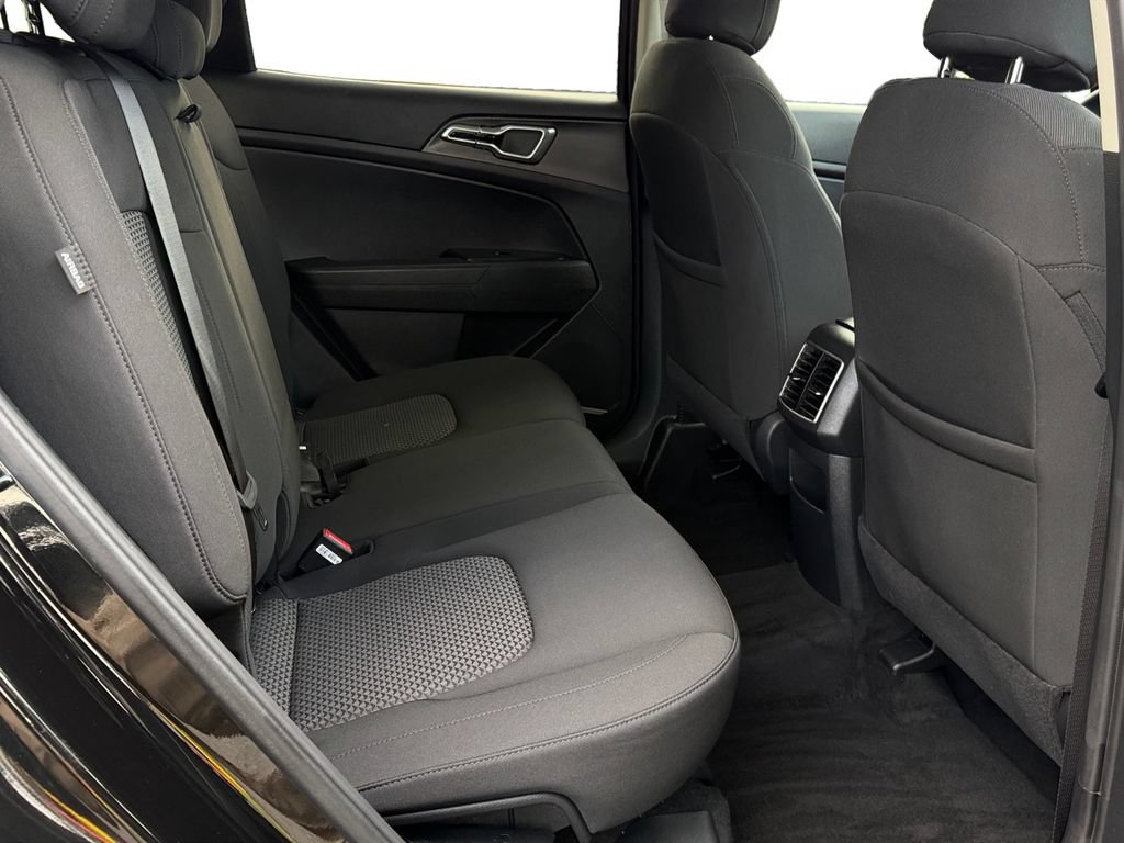 Certified 2025 Kia Sportage LX AWD/4WD image 9