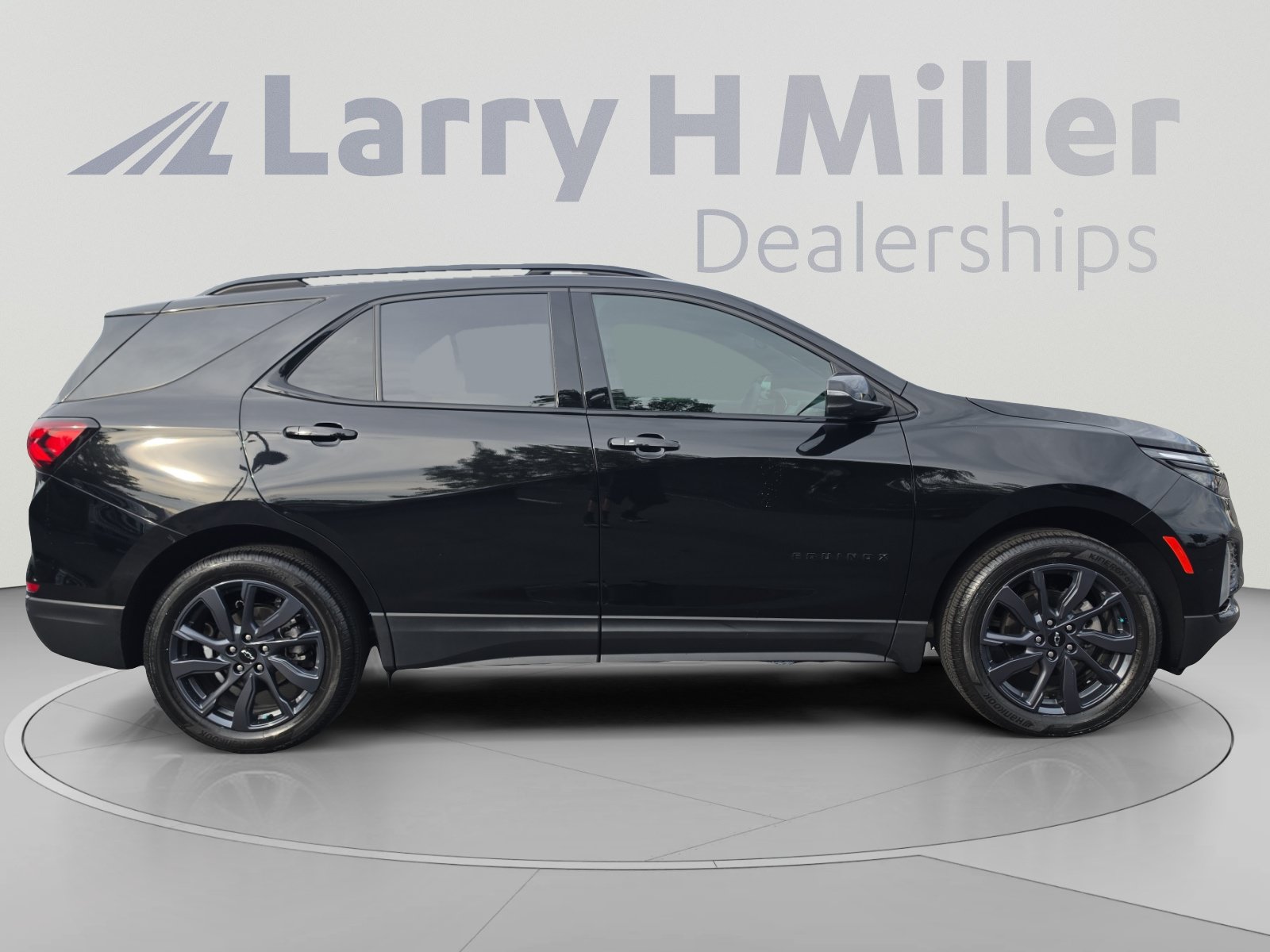 Certified 2024 Chevrolet Equinox RS w/ RS Leather Package AWD/4WD image 6