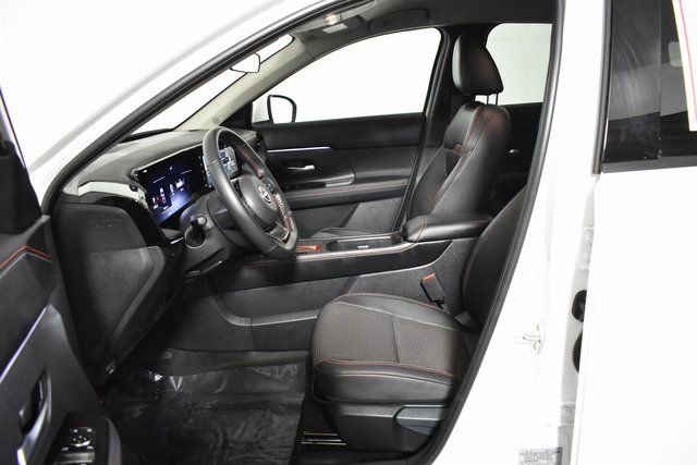 Certified 2025 Nissan Kicks SR image 11