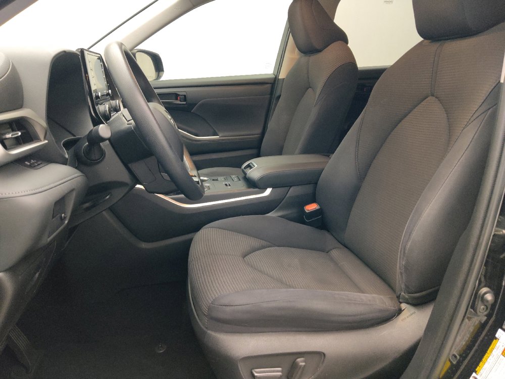 Used 2021 Toyota Highlander L FWD image 17