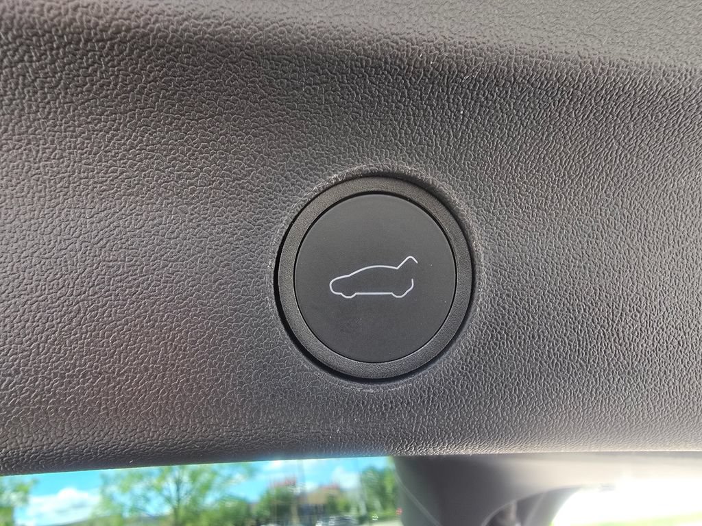 Used 2022 Tesla Model Y Performance AWD/4WD image 17