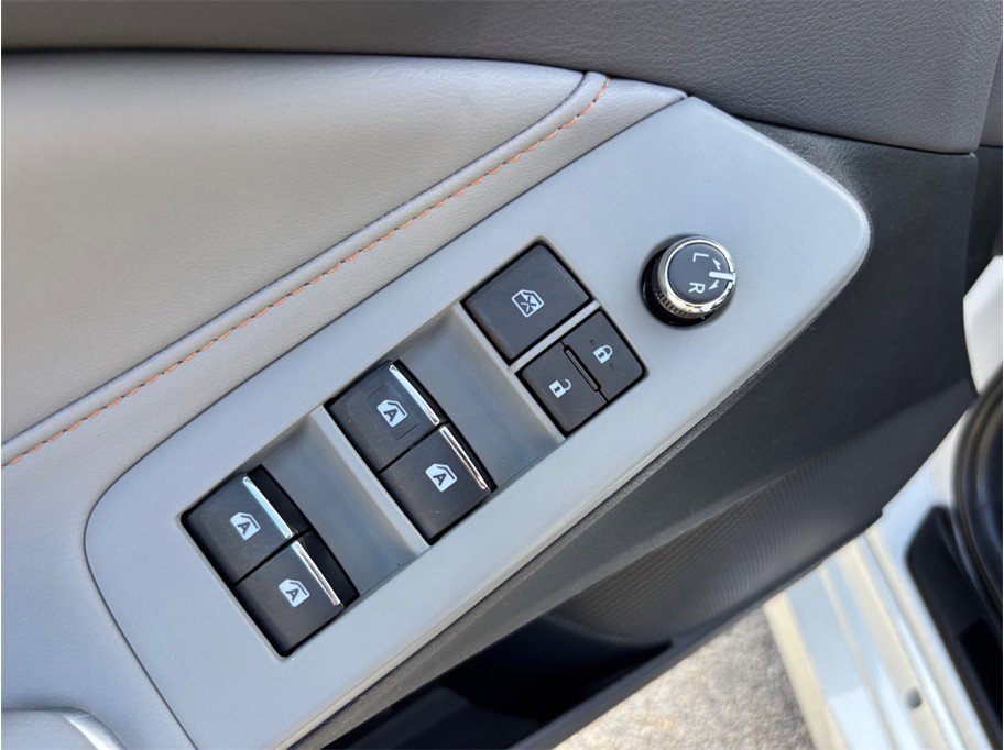 Used 2020 Toyota Avalon XSE FWD image 23