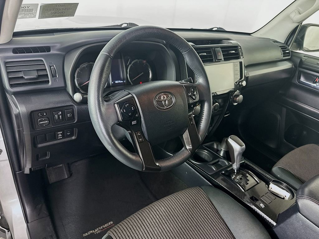 Used 2022 Toyota 4Runner TRD Off-Road AWD/4WD image 31
