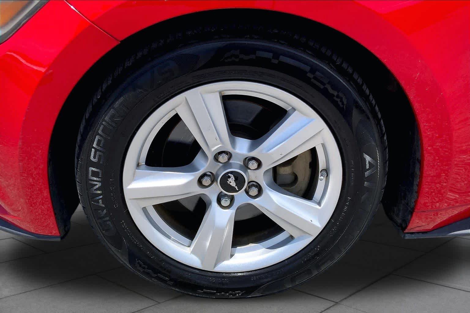 Used 2015 Ford Mustang Coupe RWD image 10