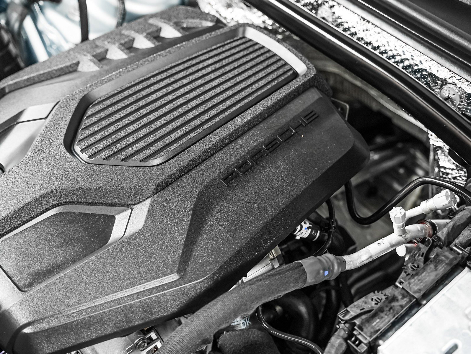 Certified 2026 Porsche Macan AWD/4WD image 12