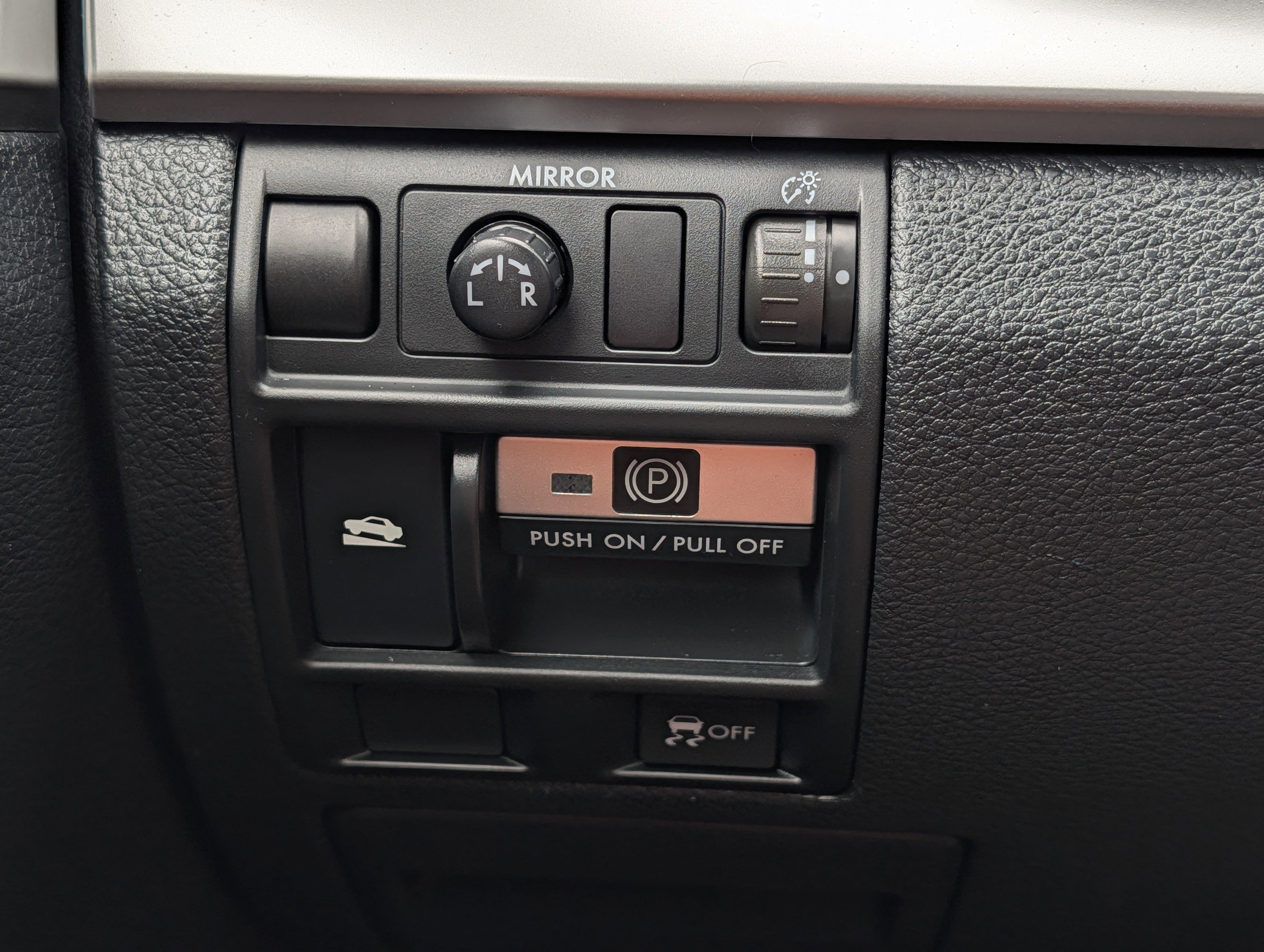 Used 2014 Subaru Outback 2.5i w/ Alloy Wheel Package image 25