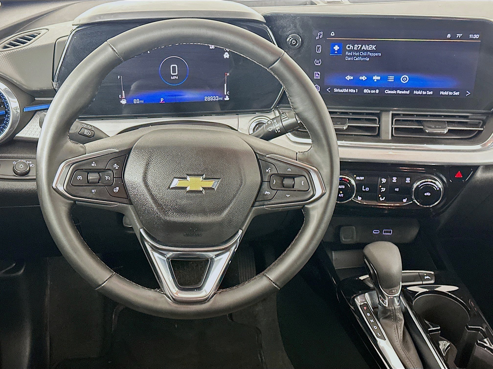 Used 2025 Chevrolet Trax LT w/ LT Convenience Package FWD image 18