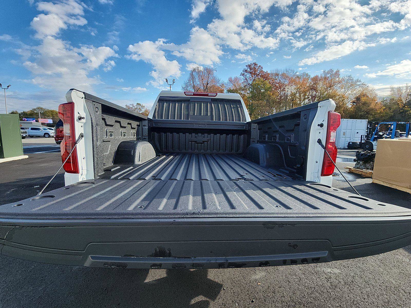 New 2026 Chevrolet Silverado 1500 LT w/ LPO, Dark Essentials Package AWD/4WD image 25