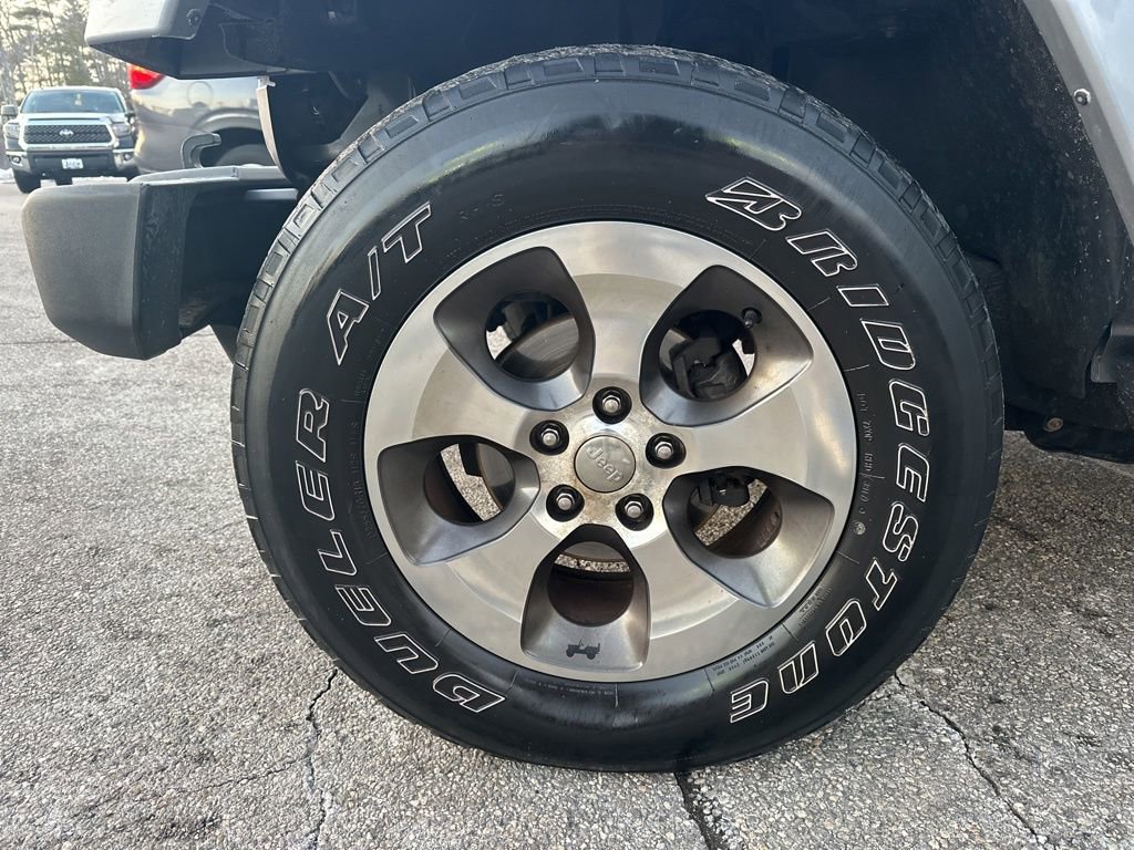 Used 2018 Jeep Wrangler Unlimited Sahara w/ Connectivity Group image 27