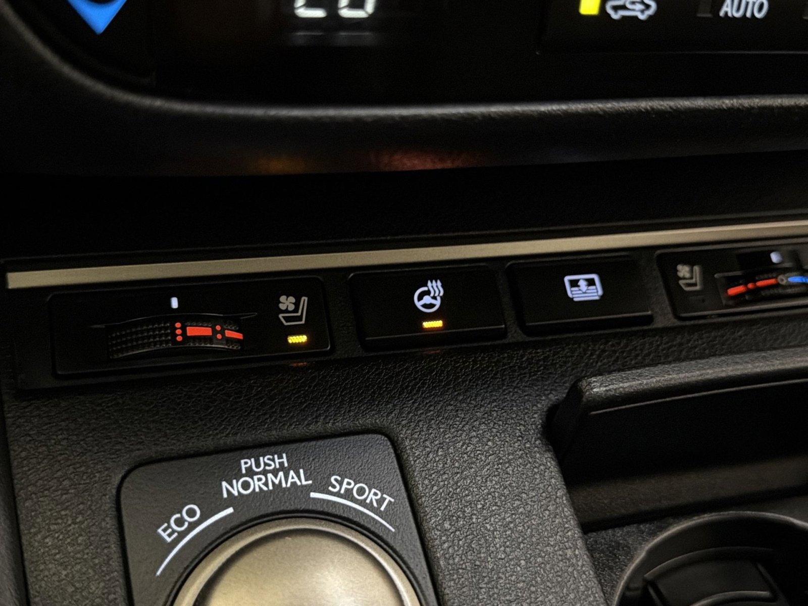 Used 2017 Lexus ES 300h w/ Luxury Package FWD image 38